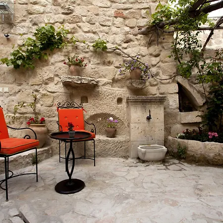 Hezen Cave Hotell 4*